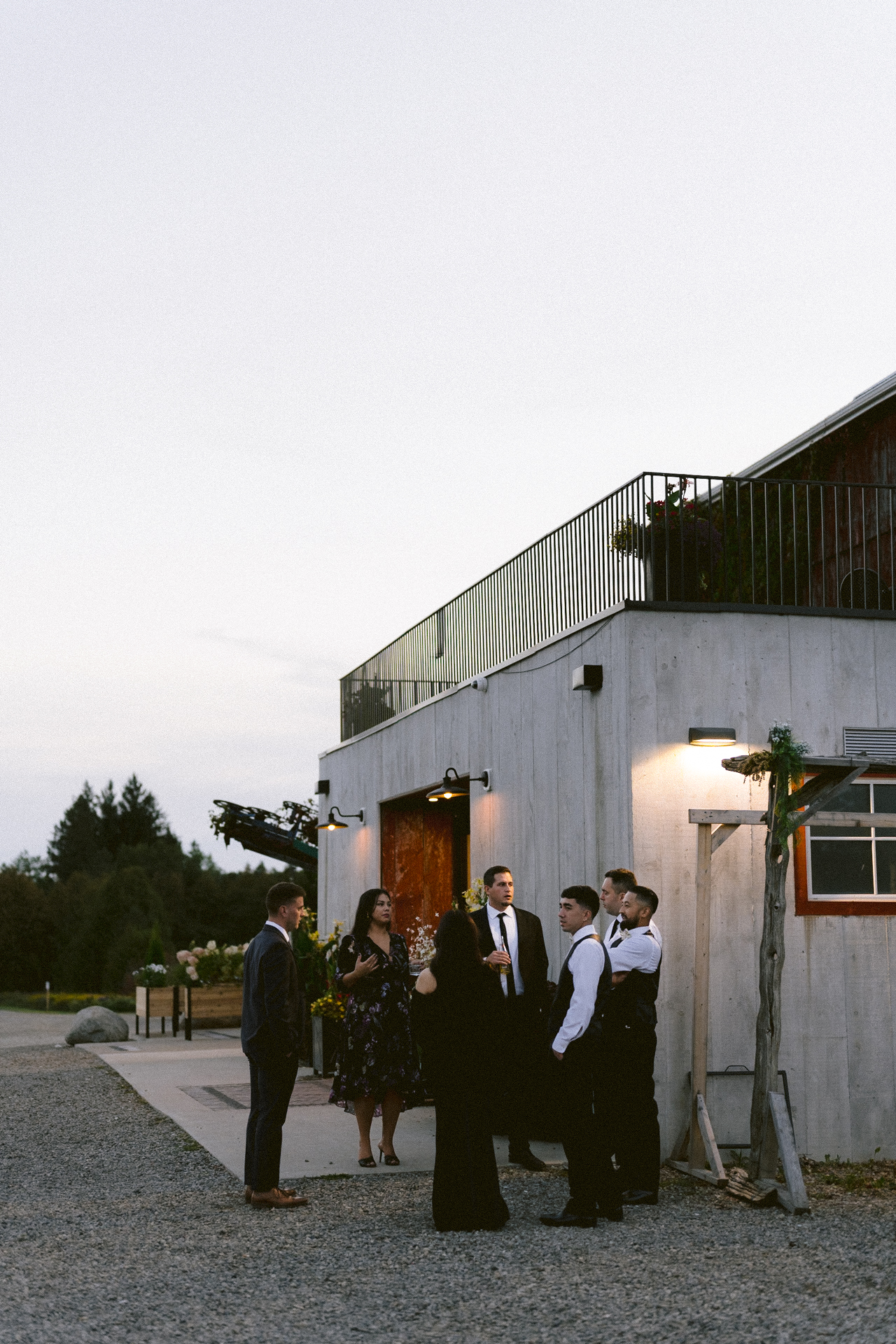 Guests gather at the outside after the wedding dinner and Toronto wedding photographer take a snap shot of their candid moments.