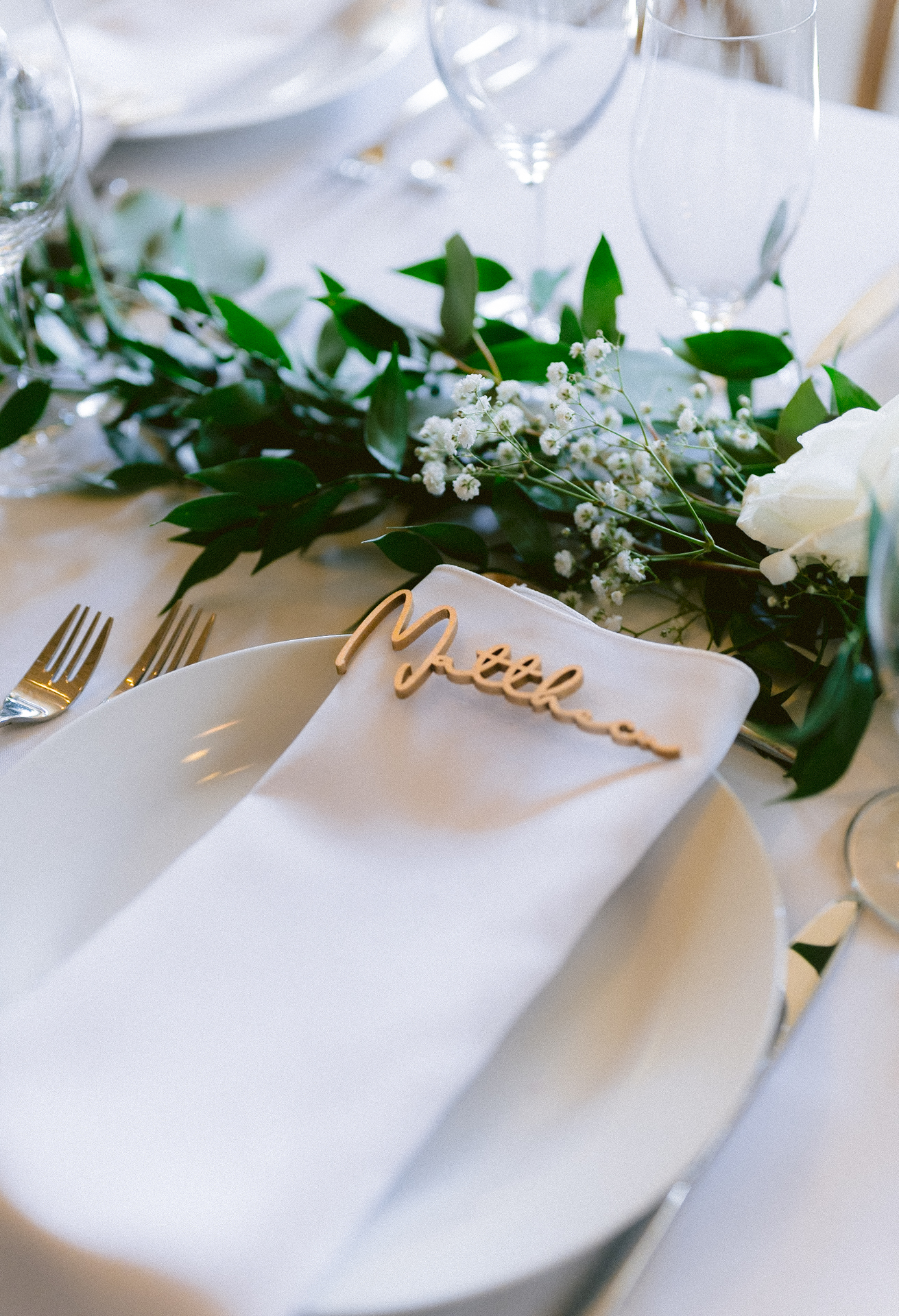 Elegant table setting with a name placeholder and floral decoration.