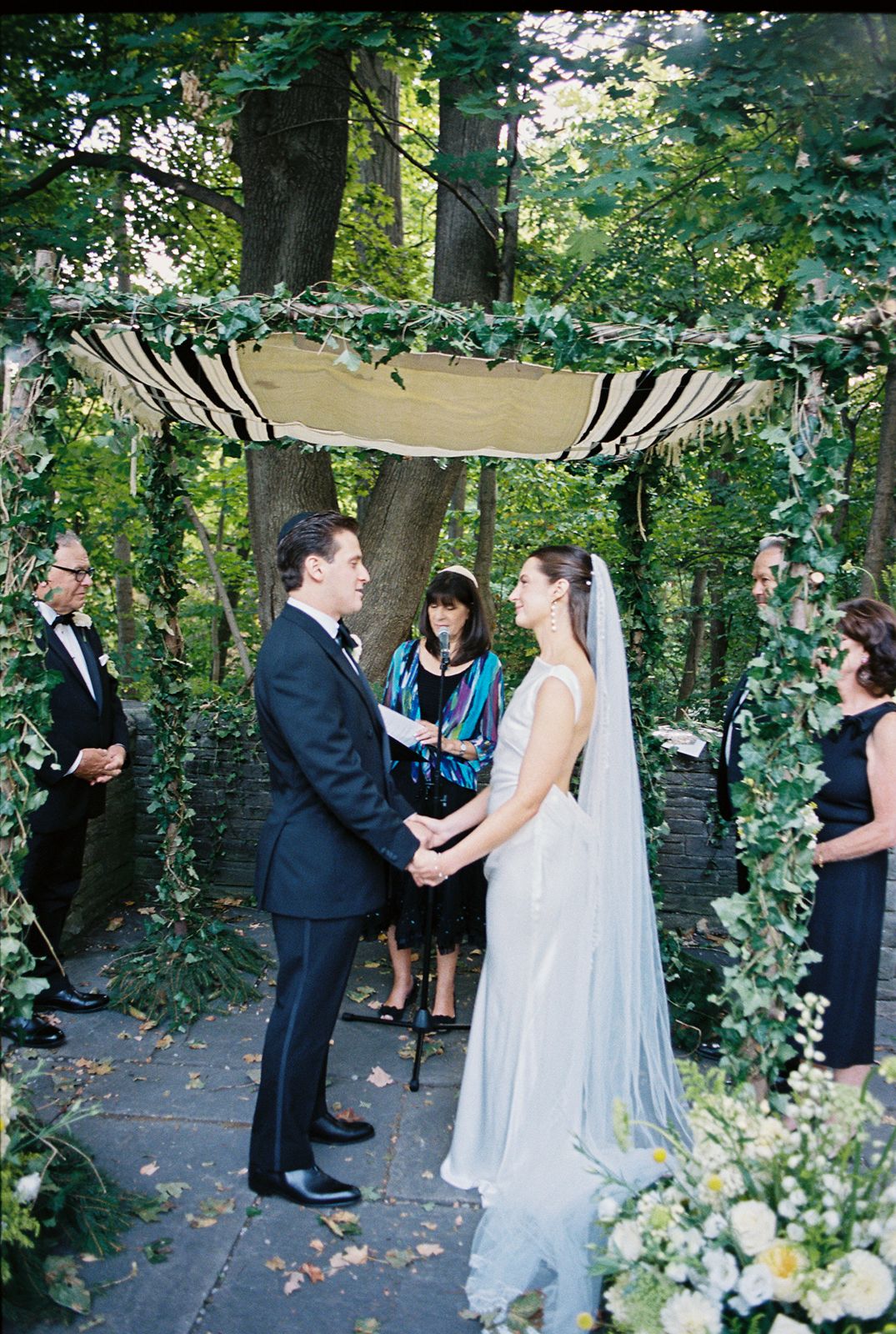 Bride and groom exchanged wedding rings